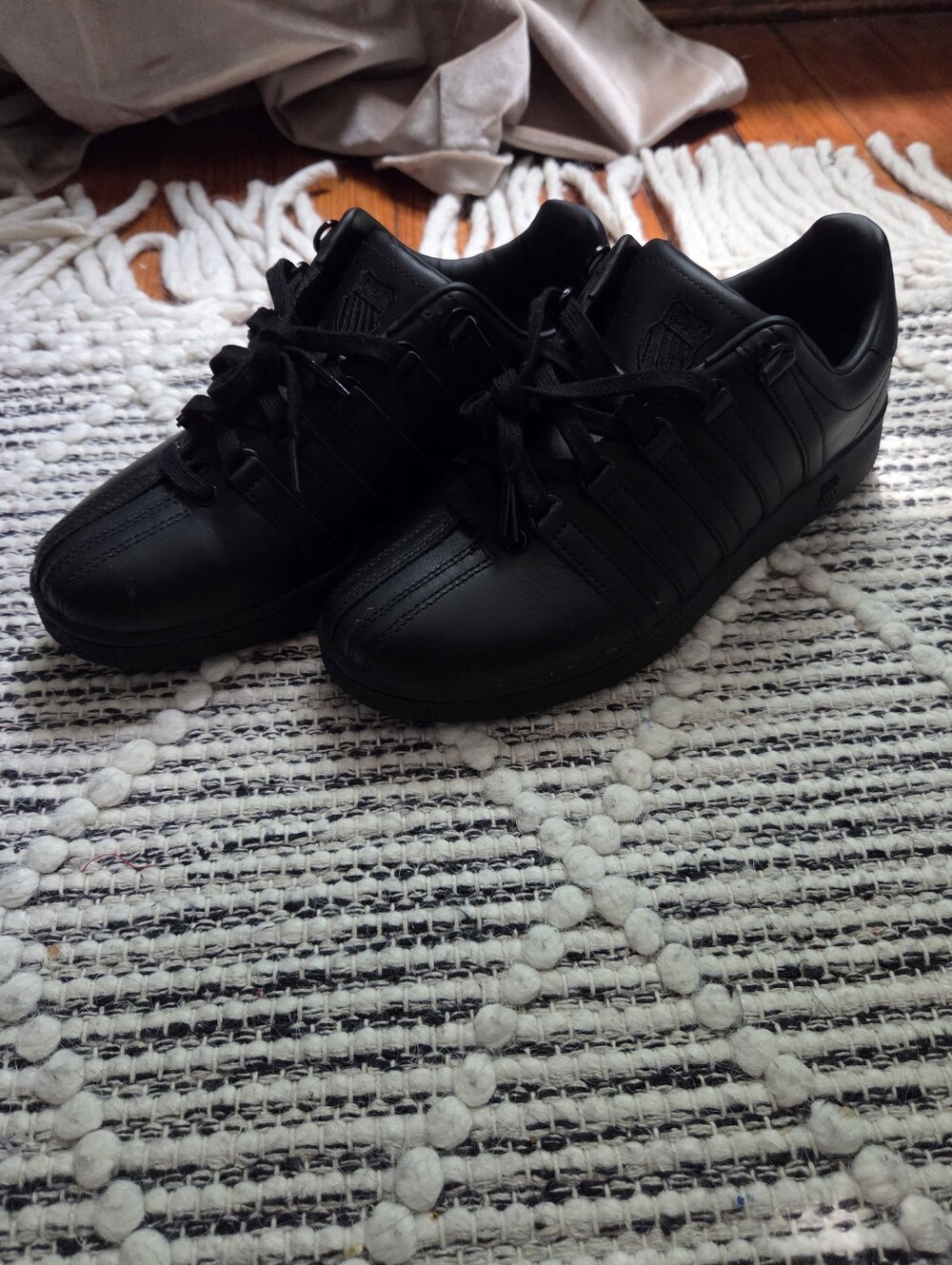 💥JUST ADDED💥K-Swiss Black Low-Top Sneakers